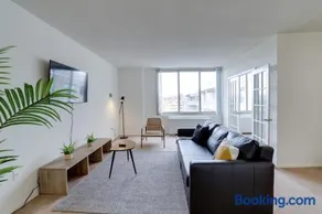 Incredible 1 BR Apt + Den @Crystal City With Gym - Image 4