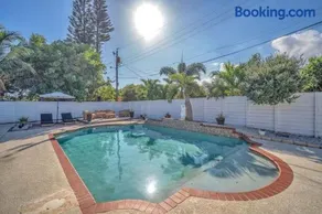 Newly Renovated - Sunny Family Haven in Pompano - Image 2