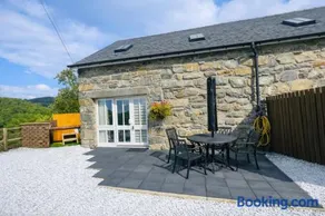 Cader Mountain View Cottage with Hot Tub in Snowdonia - Image 1
