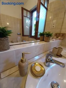 House w little tropical garden - Image 2