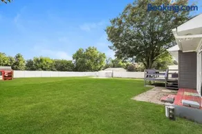 Modern 2BR near WFU Steps to LJVM Coliseum Family Friendly Fast WiFi - Image 4