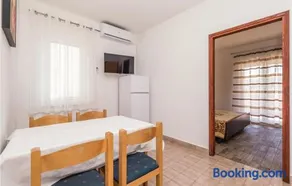 Stunning Apartment In Mandre With Wifi - Image 3
