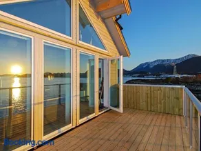 10 person holiday home in Brattvåg - Image 1