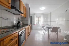 Appartement de vacances entièrement équipé avec internet haut débit | Vue ville | Avec animaux bienvenus - Image 4