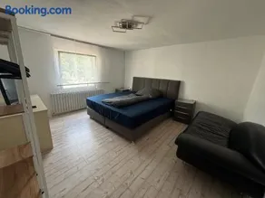 Gästehaus mit 5 separaten Schlafzimmern für 8 Personen , 24 h check in - Image 2
