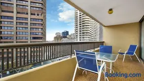 Studio with balcony at College St - Image 2