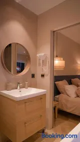 Suite de Luxe Jacuzzi balnéo,King size Bed - Image 1