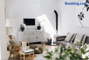 'The Studio' Designer, seaside cottage - Image 2