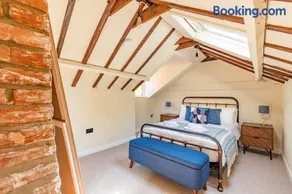 Host & Stay - The Old Post Office - Image 4