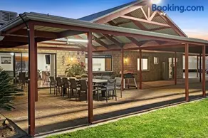 The Shamrock Luxury Retreat - Image 1