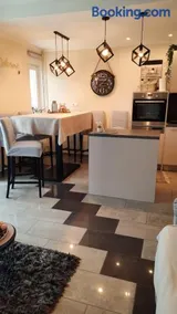 Apartment Dino - Image 2