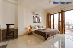 2BR private Serviced Apartments near Artemis, Medanta, Fortis Gurgaon with longstay facility - Image 2