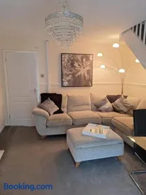 Gorgeous Sandpiper Mews - Image 4