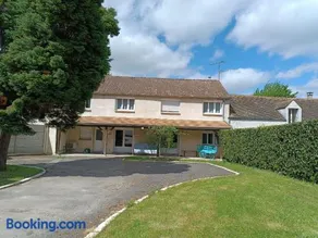 Gîte Confortable à Nargis avec Parking Privé, Proche Paris - Image 1