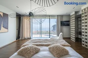 Alikanto 5 bedrooms 5 bathrooms LUXURY House with pool - Image 1