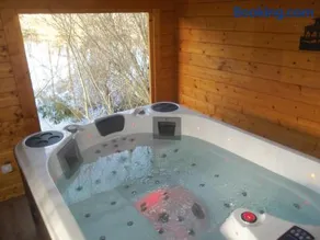 Chalet flottant sur lac et spa - Image 3