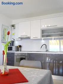 ON THE BEACH 4-pax Apartment A2 with a terrace & sea view - Image 3