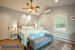 Waterfront Hideaway by Railey Vacations - Image 2