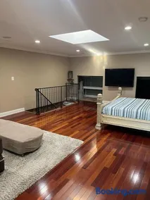 Large 2Level 3BR, 3BA Condo with free parking near Downtown Washington DC - Image 3