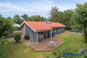 Cozy Holiday Home Close To The Beach - Image 3