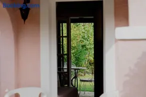 Casa Lucia Pink Studio 2 - Image 3
