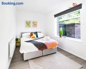 Liverpool 4 Bedroom Serviced Accommodation, Sleeps 7, Free WiFi & Parking, Ideal for Business & Long Stays - Image 3