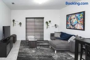 New house on the block near Miami Airport. - Image 2