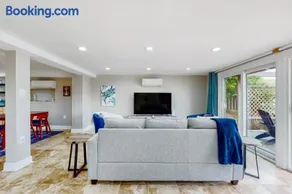 Serene waterfront home with kayaks, paddle board, grill, firepit, WD, and AC - Image 2