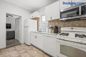 Spacious 3-Bedroom Apartment near NYC - 15min to Times Square, Empire State Building, Central Park, Statue of Liberty - Image 5