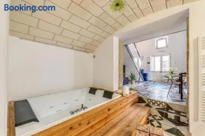 Martano Jacuzzi Suite with Terrace & BBQ - Happy Rentals - Image 2