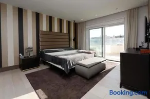 Luxurious Penthouse - Image 5