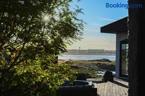 ÁLka - Cozy Room by the Sea With Private Hot Tub - Image 4