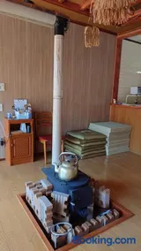 白神山地の麓でヤギのいるゲストハウス　あわじ商店 - Image 2