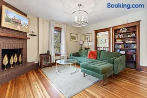 Historic Queen Anne Family Home w Modern Comforts - Image 2