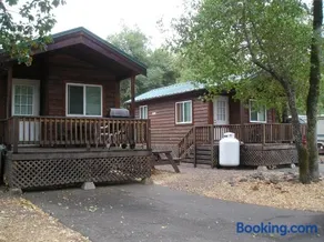 Russian River Camping Resort Studio Cabin 4 - Image 1