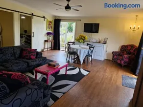 Vibrant & Vintage B & B - Image 5