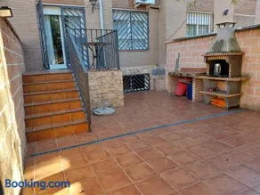 CHALET AMPLIO y LUMINOSO CON PATIO - Image 1