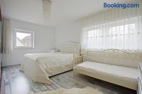 Private Rooms - Image 2