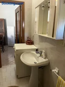 Dimora dei Poli Ferrero - Spaziosa casa indipendente, vista mare, in centro su corso Garibaldi - Image 4