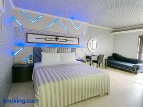 Full Moon Boutique Motel - Image 3