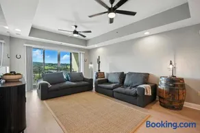 New 2 Bed 2 Bath Condo with Pool at BMS - Image 4