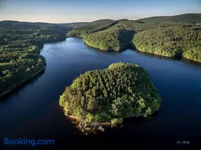 Cottage du lac de Chaumeçon avec étang privé - Image 1