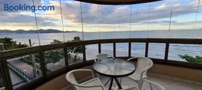 Lindo Apto Itapema Meia Praia Frente ao Mar, 6 pessoas, alto padrão - Image 1