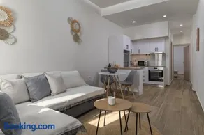 Ethereal Apartments By The Sea- Central & Cozy Stay - Image 2
