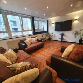 3Beds Family Friendly in London with good transport links - Image 4