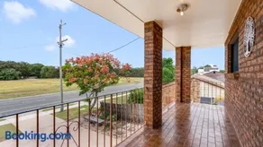 Coastal Comfort On Boyd - Image 3