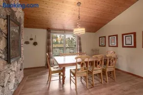 Falcon Cabin - Image 5
