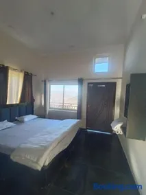 Happy Homestay and rooftop restaurant - Image 2