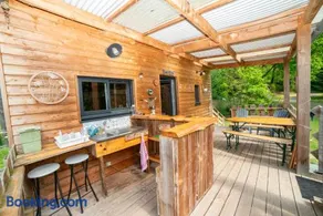 Chalet bord de rivière, 7500 m2 de nature - Image 1