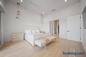 Scottsdale WM Open 6BR Heated Pool&Cold Plunge - Image 3